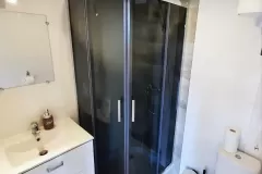 doki zaciszne gąski z kabiną prysznicową nad morzem