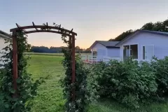 domek nad morzem wynajem  z ładnym ogrodem